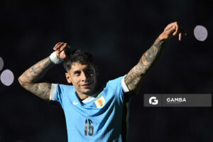 Mathías Olivera, de Uruguay, Eliminatorias sudamericanas. Estadio Centenario.
