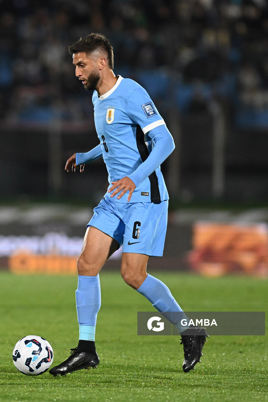 Rodrigo Bentancur, de Uruguay, Eliminatorias sudamericanas. Estadio Centenario.