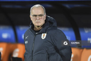 Marcelo Bielsa, director técnico de Uruguay, Eliminatorias sudamericanas. Estadio Centenario.