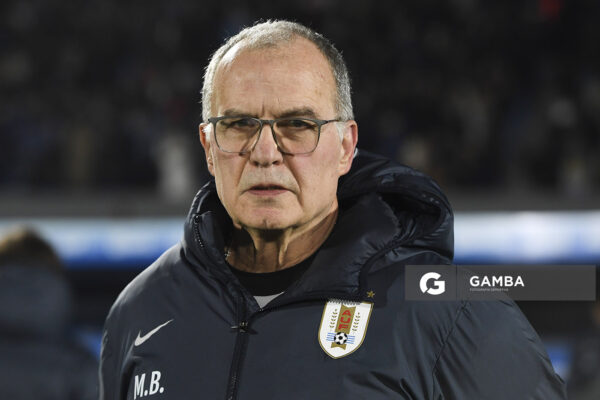 Marcelo Bielsa, director técnico de Uruguay, Eliminatorias sudamericanas. Estadio Centenario.