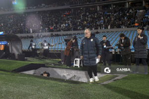 Marcelo Bielsa, director técnico de Uruguay, Eliminatorias sudamericanas. Estadio Centenario.
