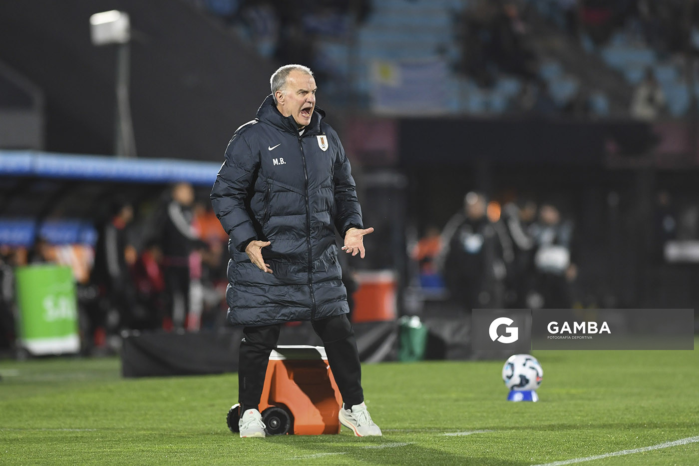 Marcelo Bielsa, director técnico de Uruguay, Eliminatorias sudamericanas. Estadio Centenario.