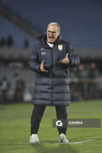 Marcelo Bielsa, director técnico de Uruguay, Eliminatorias sudamericanas. Estadio Centenario.