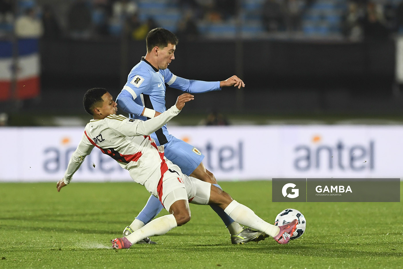 Facundo Pellistri, de Uruguay, Eliminatorias sudamericanas. Estadio Centenario.
