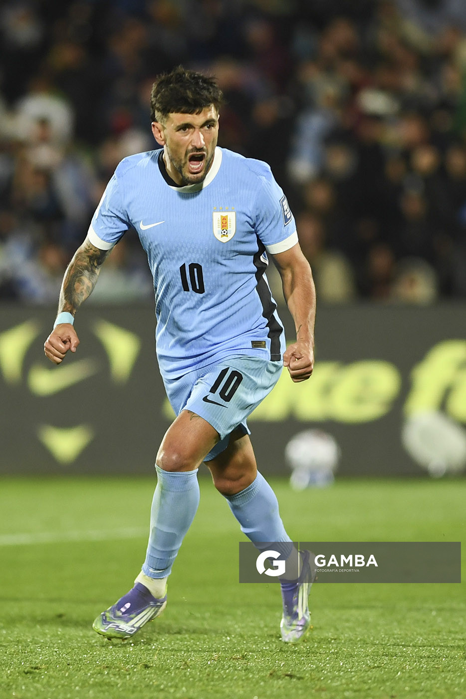 Giorgian de Arrascaeta, de Uruguay, Eliminatorias sudamericanas. Estadio Centenario.