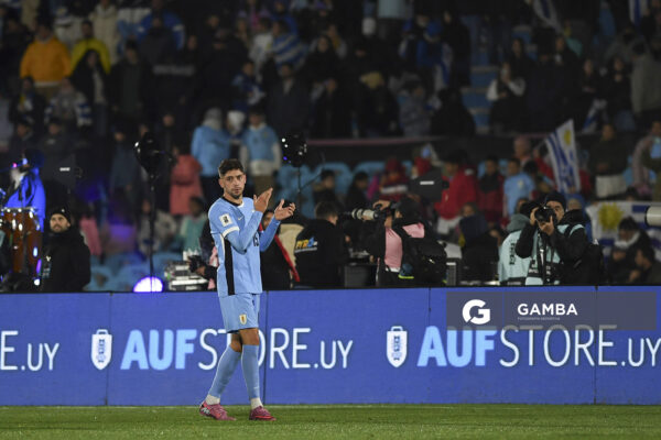 Federico Valverde, de Uruguay, Eliminatorias sudamericanas. Estadio Centenario.