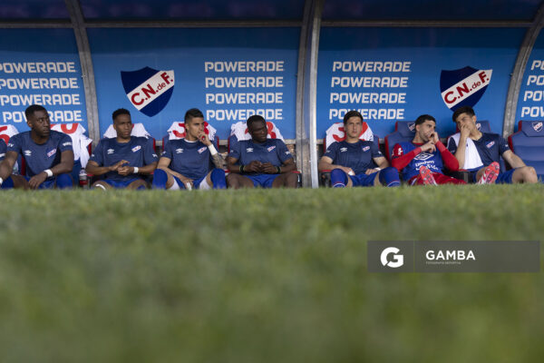 Banco de suplentes de Nacional. Torneo Clausura. Estadio Gran Parque Central.