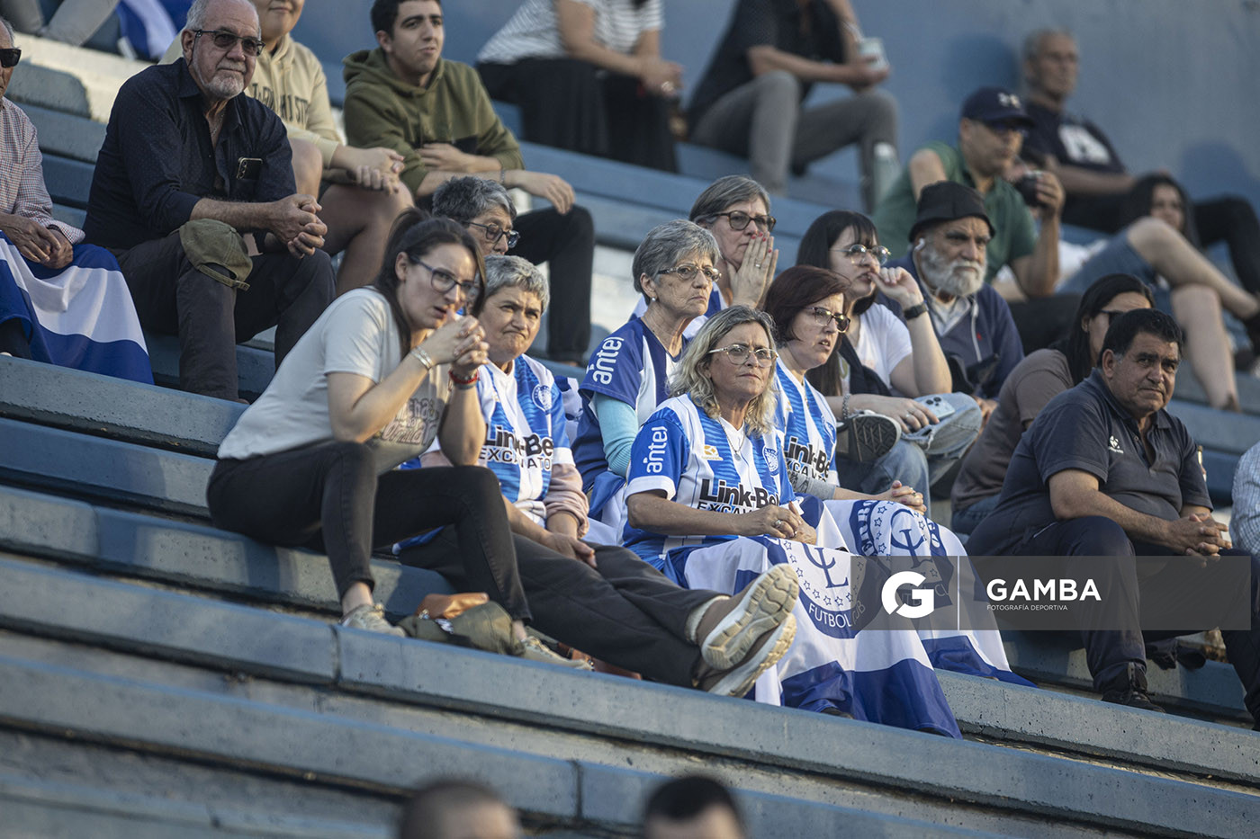 Hinchas de Cerro Largo. Torneo Clausura. Estadio Gran Parque Central.
