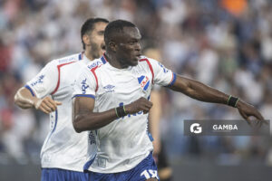 Christian Ébere, de Nacional, Torneo Clausura. Estadio Gran Parque Central.