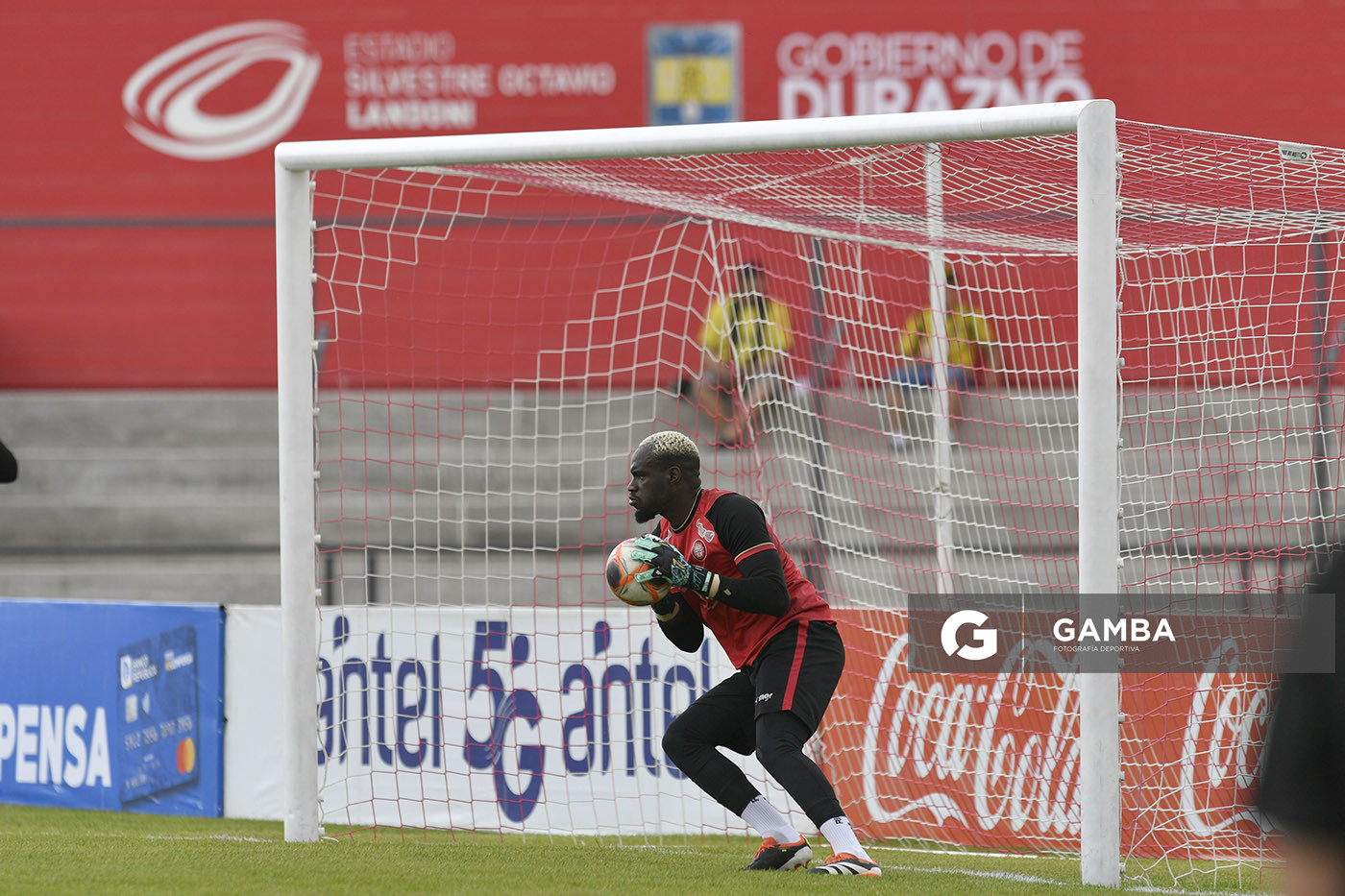 Juan Moreno, golero de Miramar Misiones, Torneo Clausura. Estadio Silvestre Octavio Landoni.