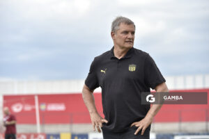 Diego Aguirre, director técnico de Peñarol, Torneo Clausura. Estadio Silvestre Octavio Landoni.