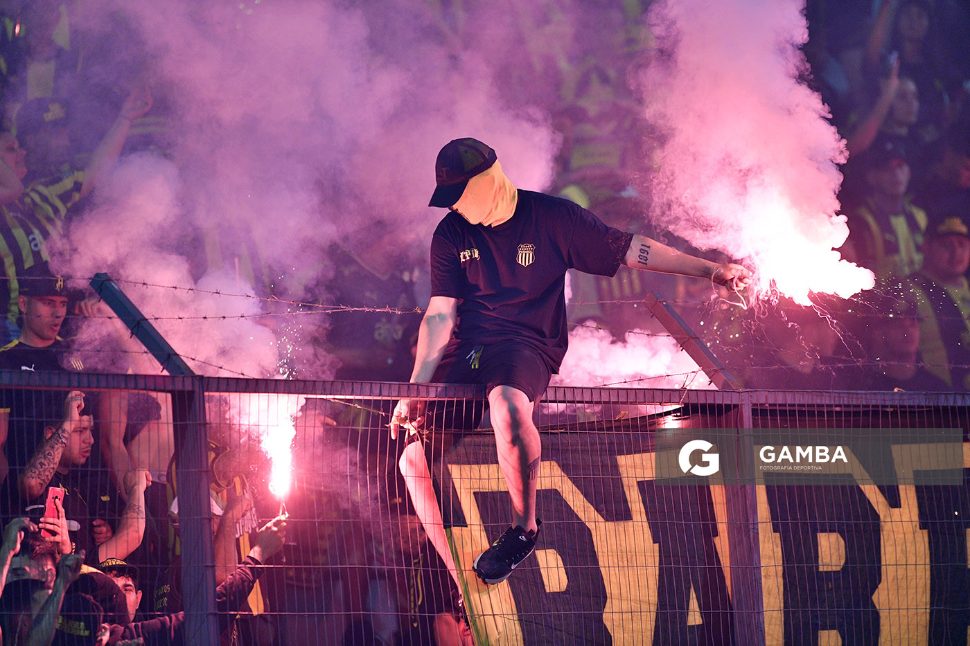 Hinchas de Peñarol. Torneo Clausura. Estadio Silvestre Octavio Landoni.