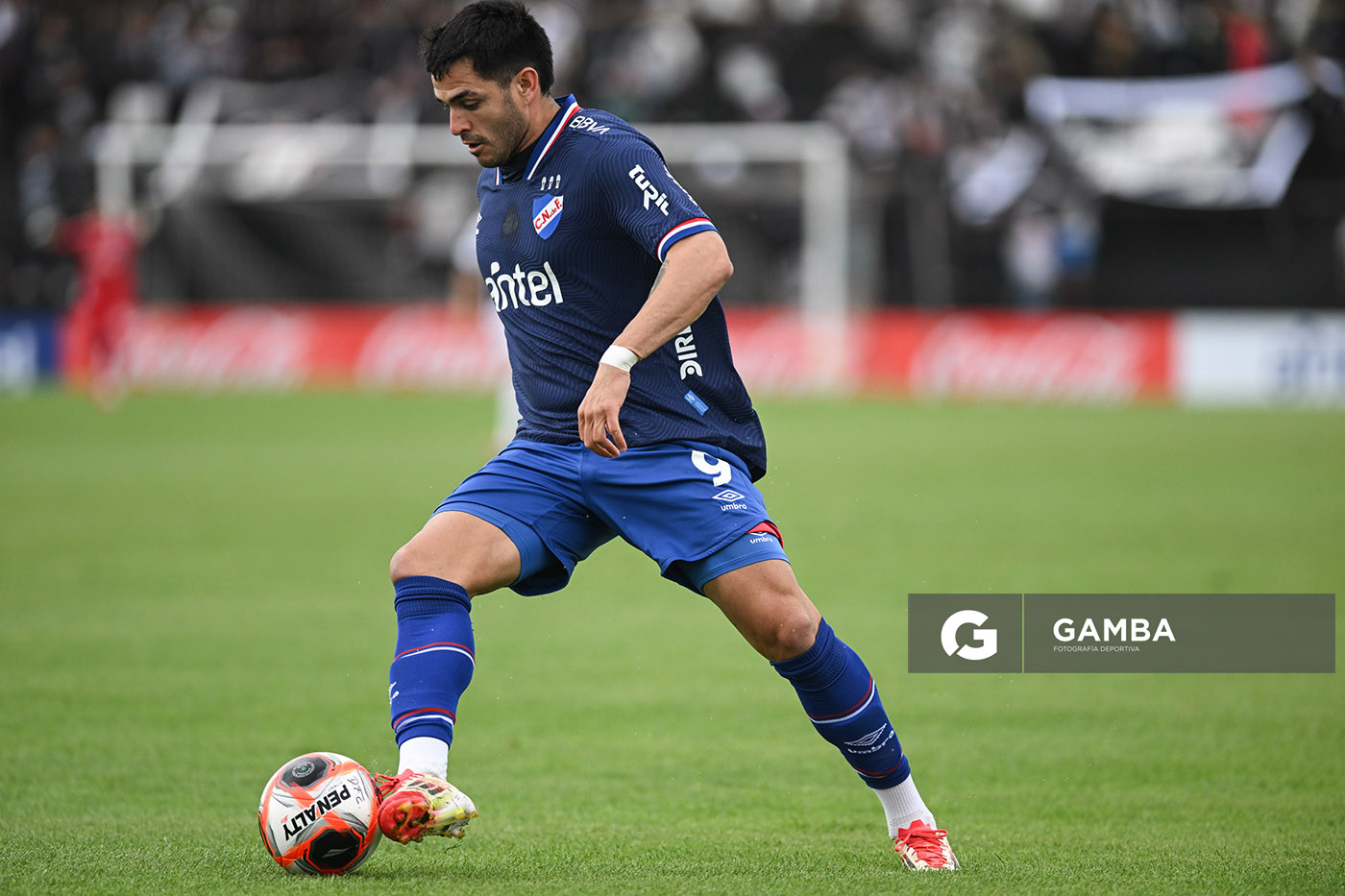 Maximiliano Gómez, de Nacional, Torneo Clausura. Estadio María Mincheff de Lazaroff.