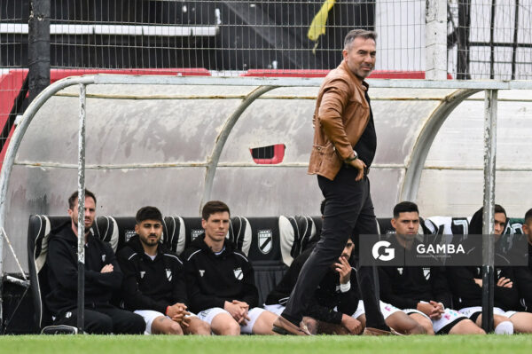 Gustavo Matosas, director técnico de Danubio, Torneo Clausura. Estadio María Mincheff de Lazaroff.
