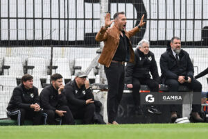 Gustavo Matosas, director técnico de Danubio, Torneo Clausura. Estadio María Mincheff de Lazaroff.