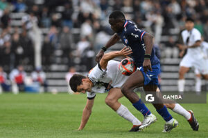 Christian Ébere, de Nacional, Torneo Clausura. Estadio María Mincheff de Lazaroff.