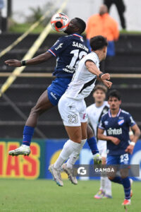 Christian Ébere, de Nacional, Torneo Clausura. Estadio María Mincheff de Lazaroff.