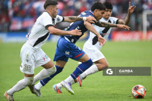 Lucas Villalba, de Nacional, Torneo Clausura. Estadio María Mincheff de Lazaroff.