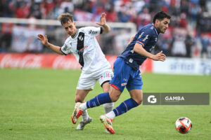 Maximiliano Gómez, de Nacional, Torneo Clausura. Estadio María Mincheff de Lazaroff.