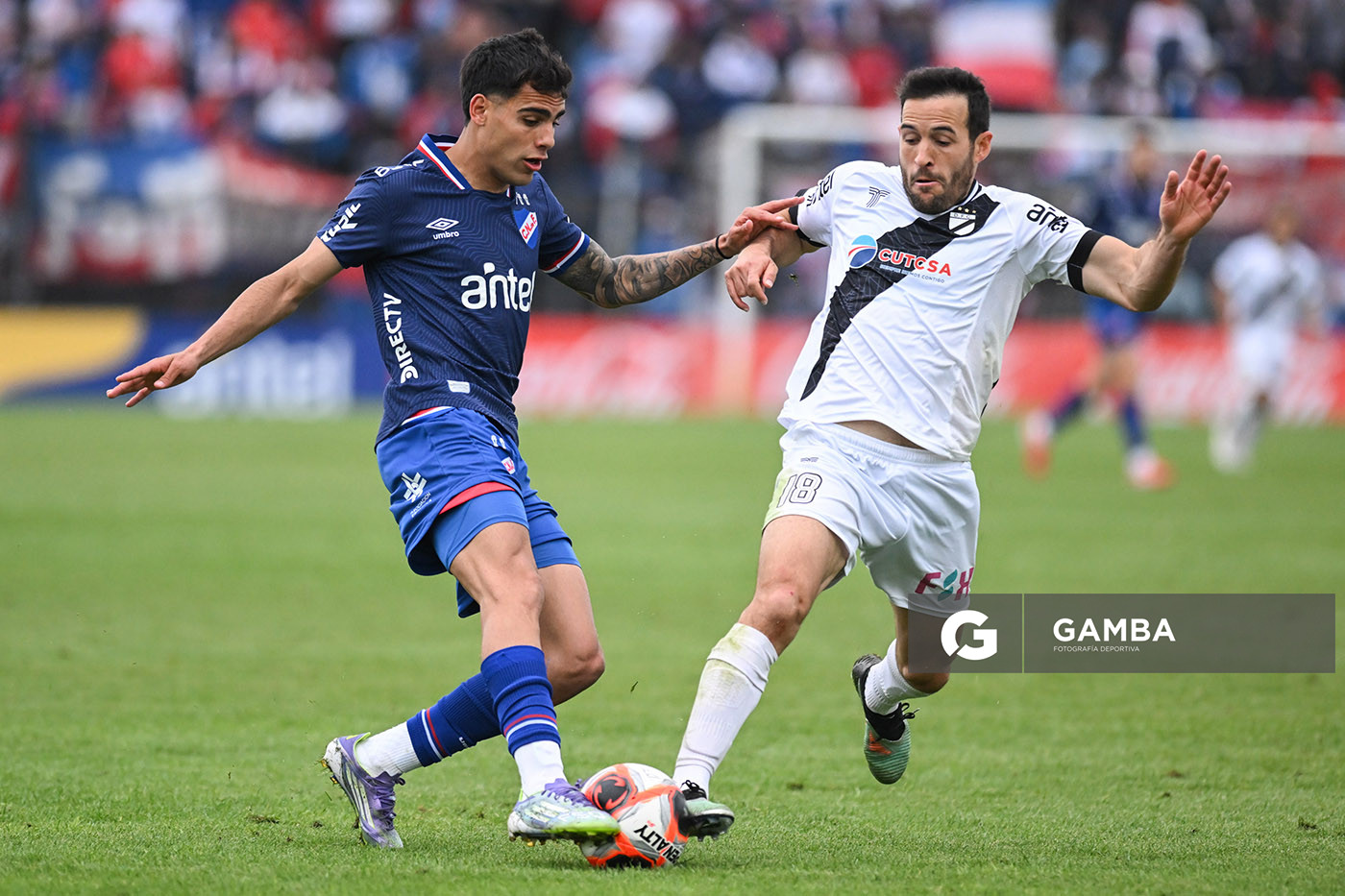 Lucas Villalba, de Nacional, Torneo Clausura. Estadio María Mincheff de Lazaroff.