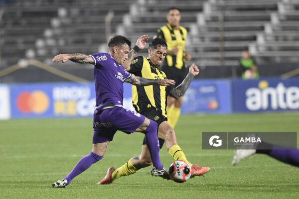 Brian Lozano, de Defensor Sporting, Copa AUF Uruguay. Estadio Parque Alfredo V. Viera.