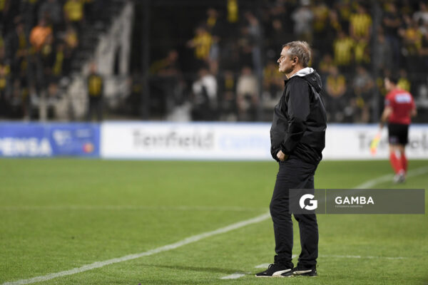 Diego Aguirre, director técnico de Peñarol, Copa AUF Uruguay. Estadio Parque Alfredo V. Viera.