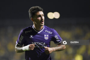 Diego Abreu, de Defensor Sporting, Copa AUF Uruguay. Estadio Parque Alfredo V. Viera.