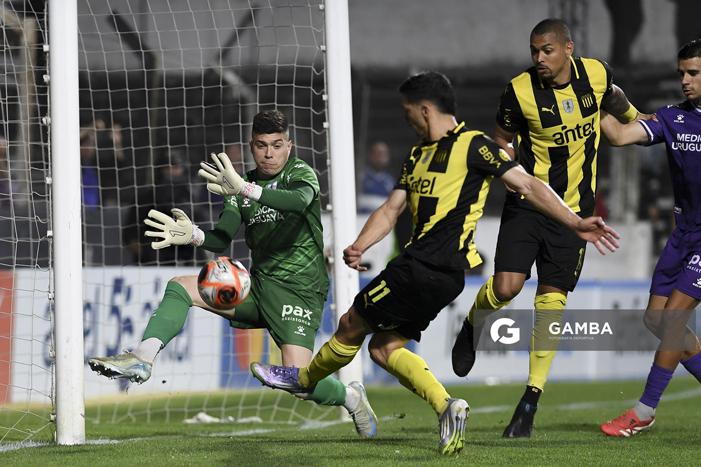 Maximiliano Silvera, de Peñarol, Copa AUF Uruguay. Estadio Parque Alfredo V. Viera.