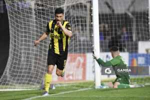 Maximiliano Silvera, de Peñarol, Copa AUF Uruguay. Estadio Parque Alfredo V. Viera.