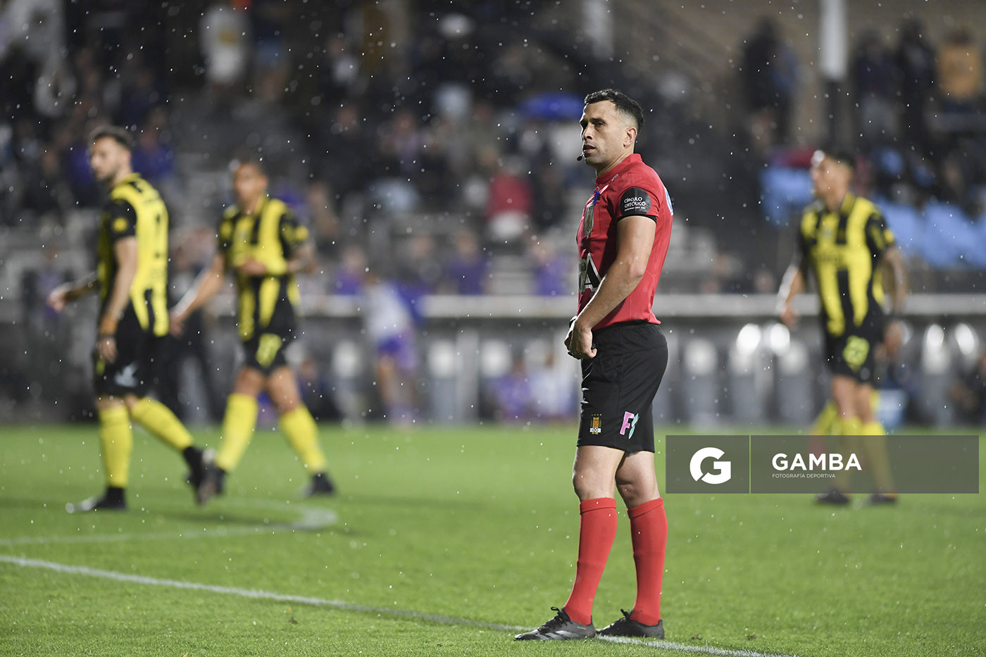 Santiago Motta, árbitro central, Copa AUF Uruguay. Estadio Parque Alfredo V. Viera.