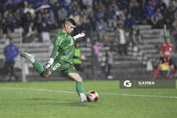 Kevin Dawson, golero de Defensor Sporting, Copa AUF Uruguay. Estadio Parque Alfredo V. Viera.