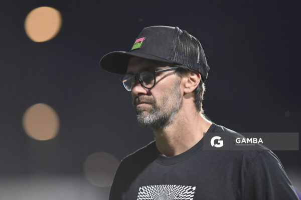 Ignacio Ithurralde, director técnico de Defensor Sporting, Copa AUF Uruguay. Estadio Parque Alfredo V. Viera.