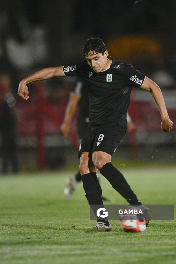 Felipe Cairus, de Racing, Copa AUF Uruguay. Estadio Campeones Olímpicos.