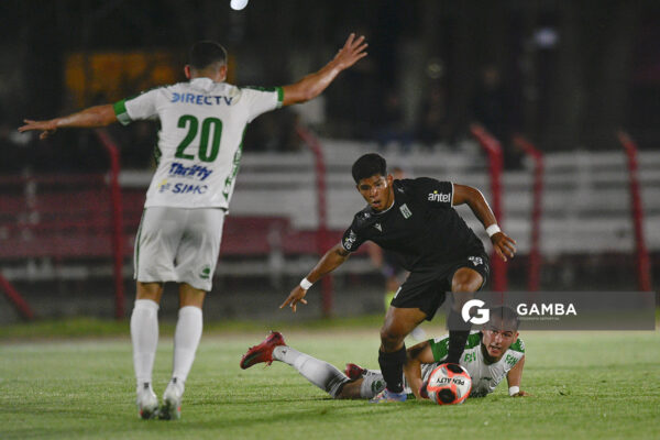 Franco Suárez, de Racing, Copa AUF Uruguay. Estadio Campeones Olímpicos.