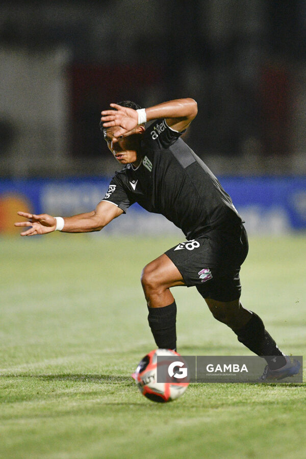 Franco Suárez, de Racing, Copa AUF Uruguay. Estadio Campeones Olímpicos.