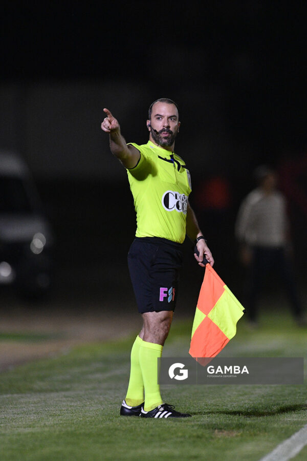 Javier Irazoqui, primer árbitro asistente, Copa AUF Uruguay. Estadio Campeones Olímpicos.