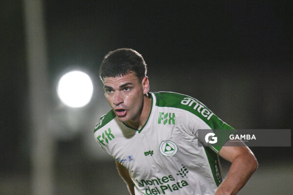 Álvaro López, de Plaza Colonia, Copa AUF Uruguay. Estadio Campeones Olímpicos.