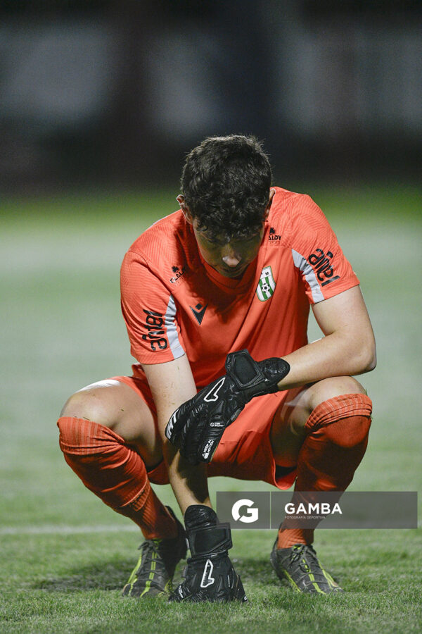 Lautaro Amadé, golero de Racing, Copa AUF Uruguay. Estadio Campeones Olímpicos.