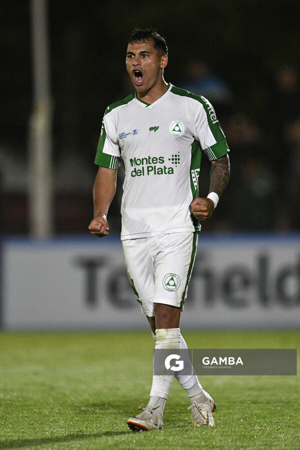 Hebert Vergara, de Plaza Colonia, Copa AUF Uruguay. Estadio Campeones Olímpicos.