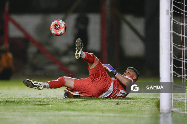 Guillermo Reyes, golero de Plaza Colonia, Copa AUF Uruguay. Estadio Campeones Olímpicos.