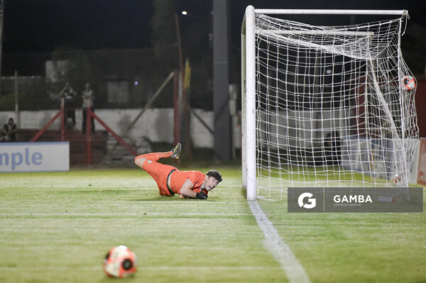 Lautaro Amadé, golero de Racing, Copa AUF Uruguay. Estadio Campeones Olímpicos.
