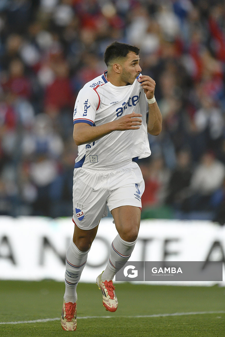 Maximiliano Gómez, de Nacional, Torneo Clausura. Estadio Gran Parque Central.