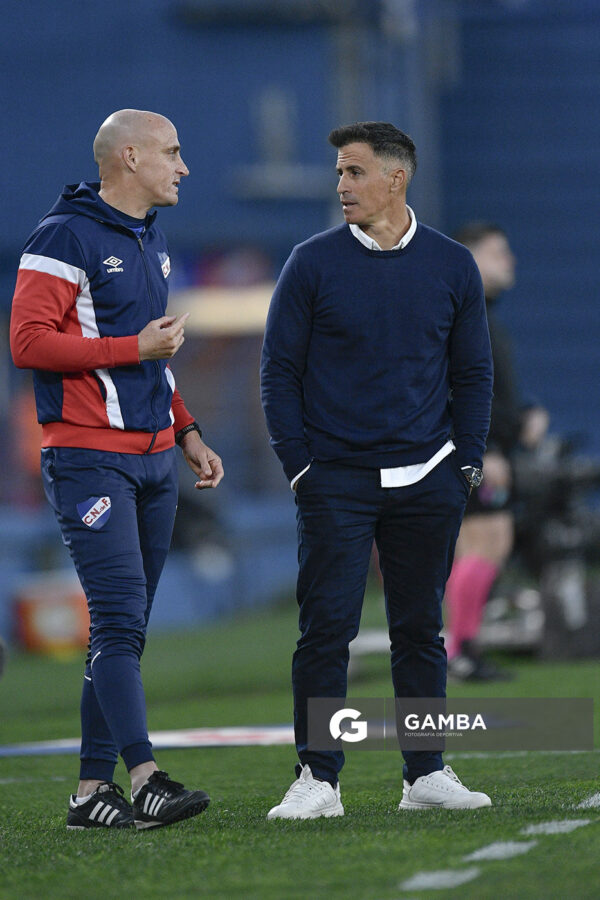 Javier Tetes, entrenador asistente de Nacional, Torneo Clausura. Estadio Gran Parque Central.