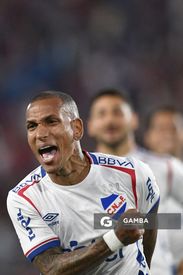 Rómulo Otero, de Nacional, Torneo Clausura. Estadio Gran Parque Central.
