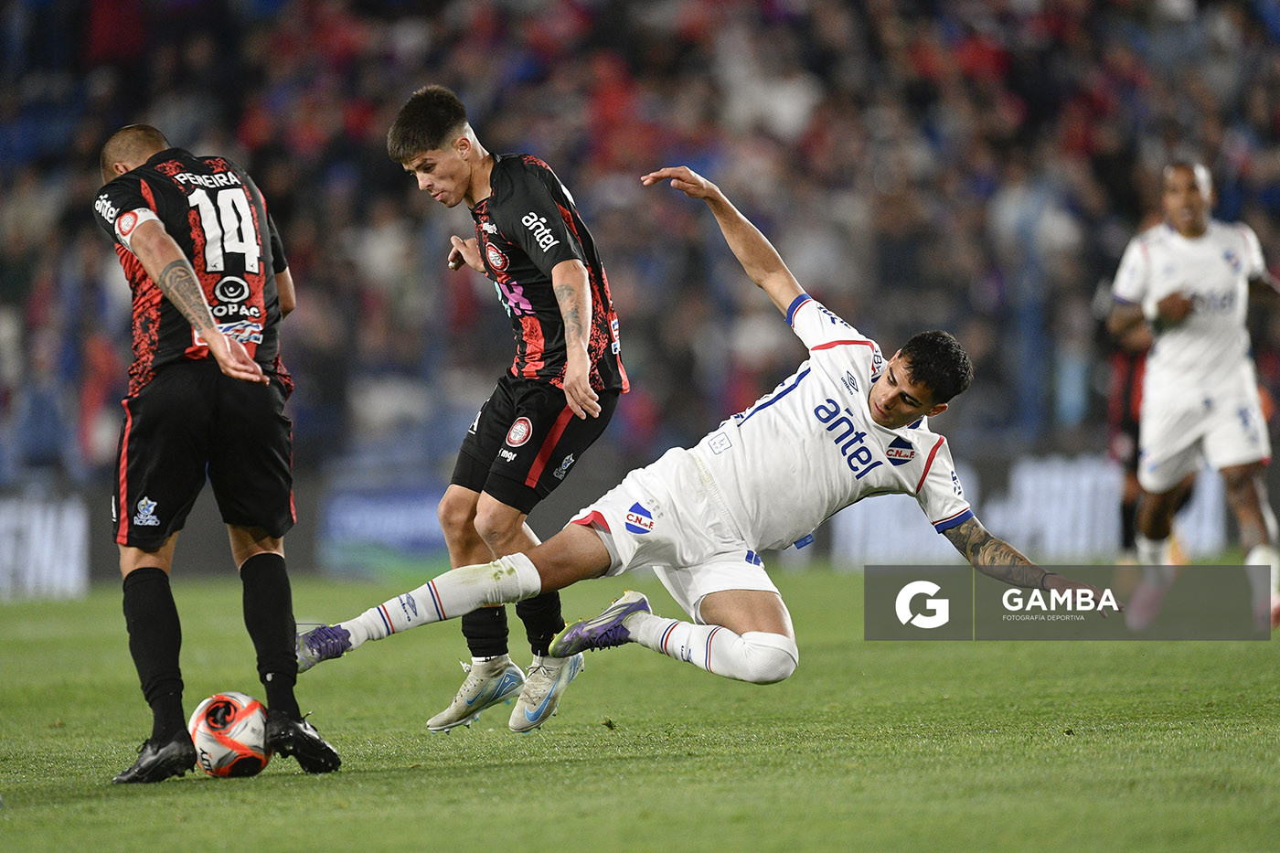 Lucas Villalba, de Nacional, Torneo Clausura. Estadio Gran Parque Central.