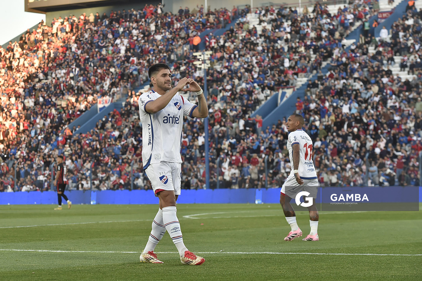 Maximiliano Gómez, de Nacional, Torneo Clausura. Estadio Gran Parque Central.