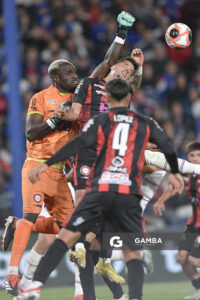 Juan Moreno, golero de Miramar Misiones, Torneo Clausura. Estadio Gran Parque Central.