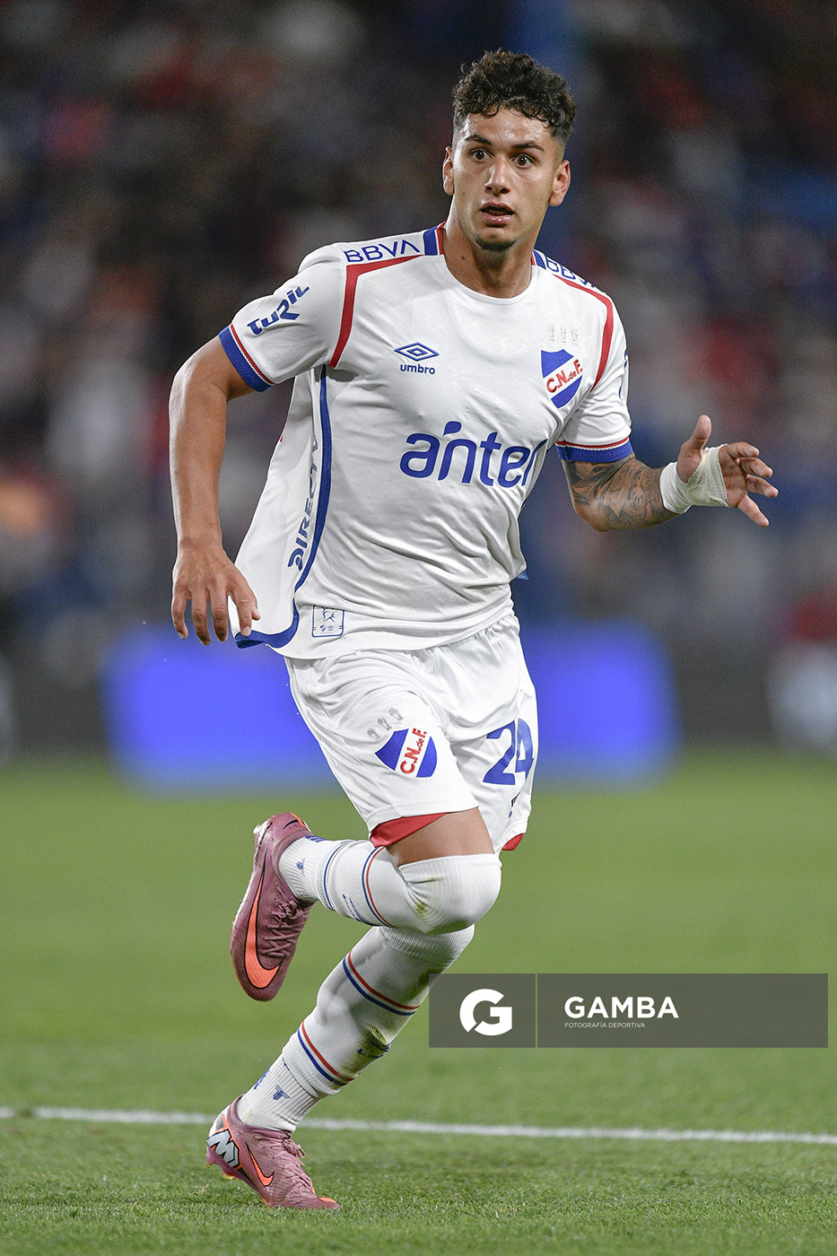 Ezequiel Mereles, de Nacional, Torneo Clausura. Estadio Gran Parque Central.