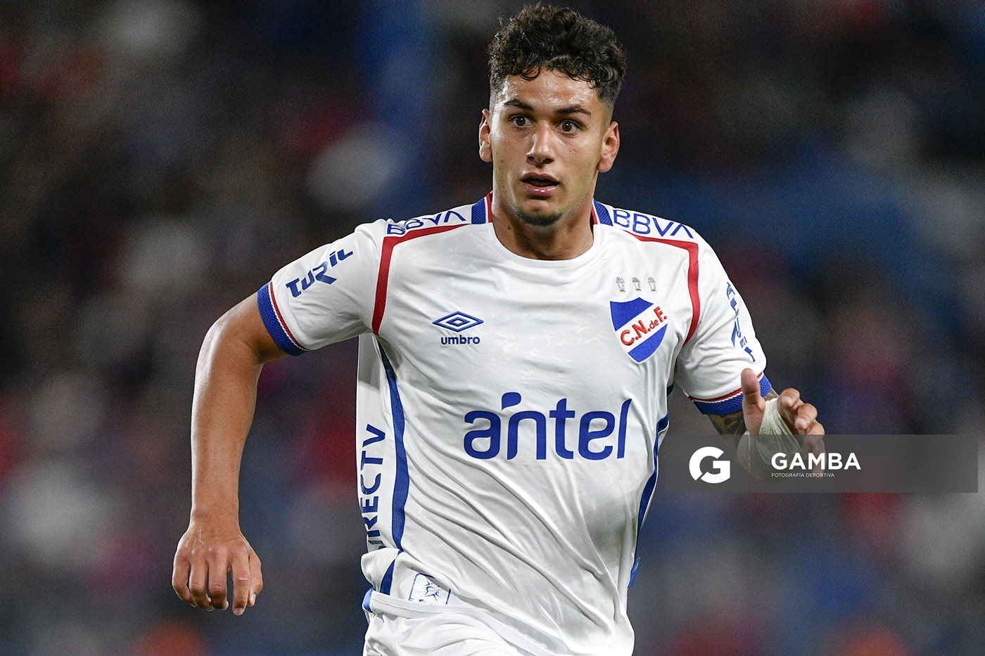 Ezequiel Mereles, de Nacional, Torneo Clausura. Estadio Gran Parque Central.