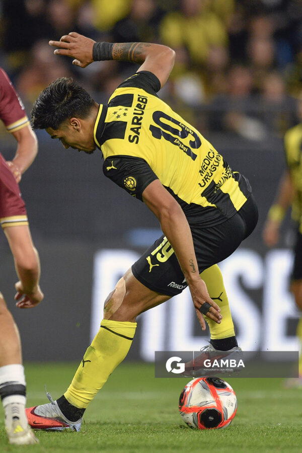 Matías Arezo, de Peñarol, Torneo Clausura. Estadio Campeón del Siglo.
